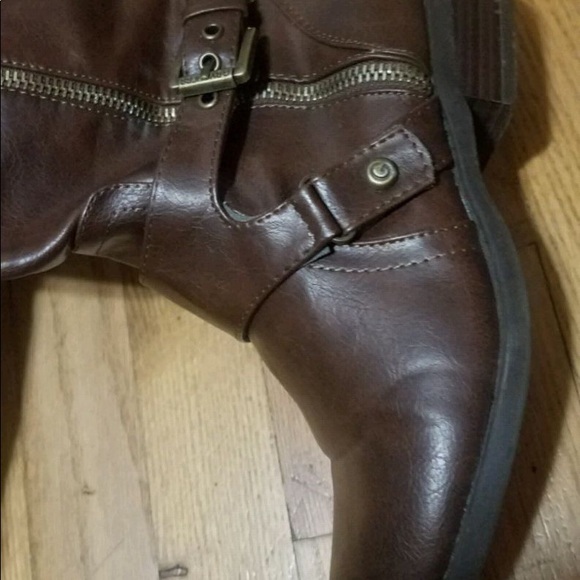 Guess Boots - Picture 2 of 3
